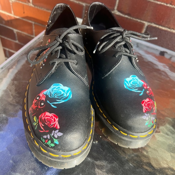 Doc Marten black  flowered lo tops, ladies size 9, Versatile Classic lace ups - Picture 8 of 12